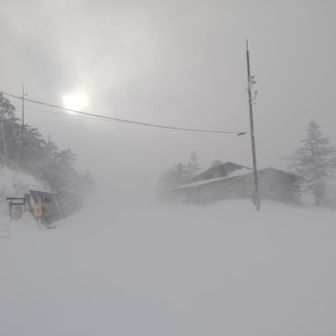 向かい風が強すぎて、下り坂でもスケーティングしないと押し戻される