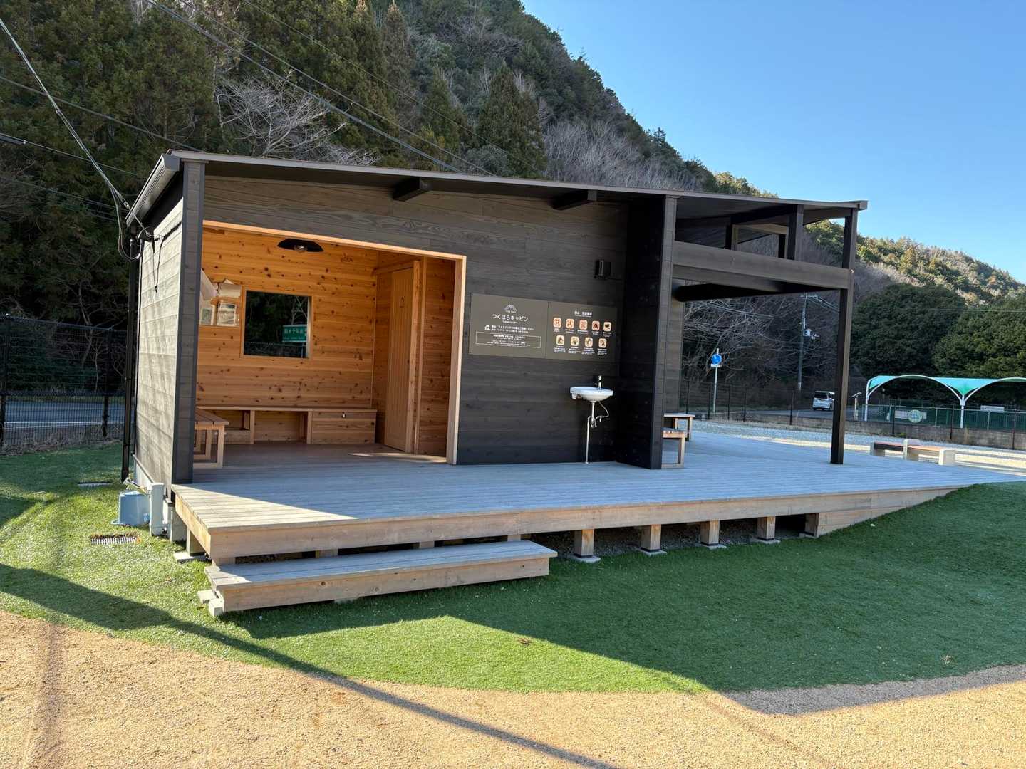 つくはらキャビン。
キレイな🚾とシャワー🚿があります。しかも無料👍