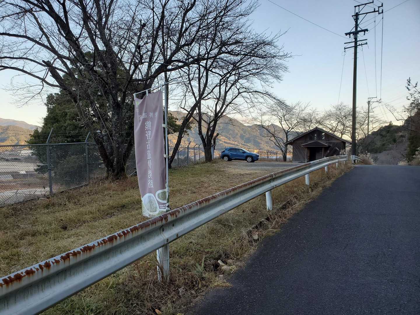 寒いので、駐車場に着いて直ぐ出発しました🥾
まだ私達以外、誰も来ていませんね😅