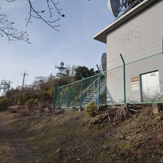 山頂はアンテナがたくさん