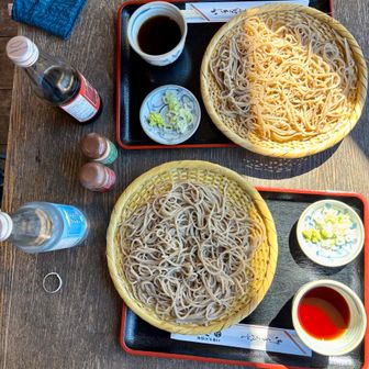 石臼挽き ざる蕎麦😋 800円
安くて オイC🤙