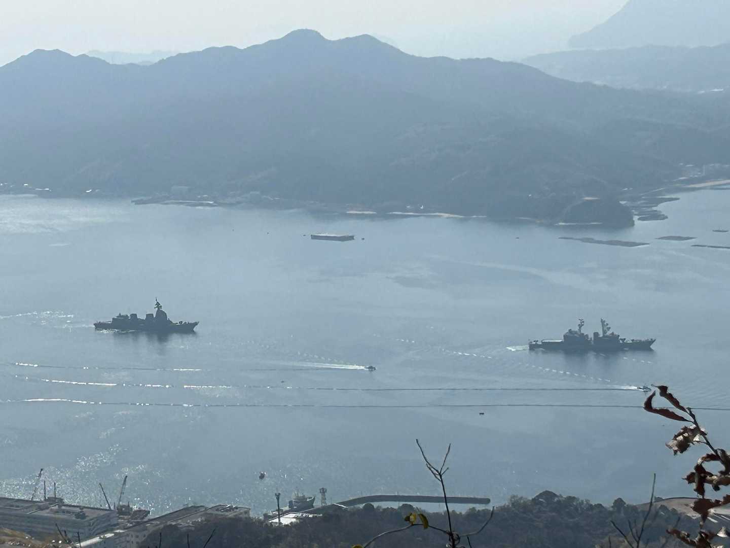 自衛隊の軍艦が２隻