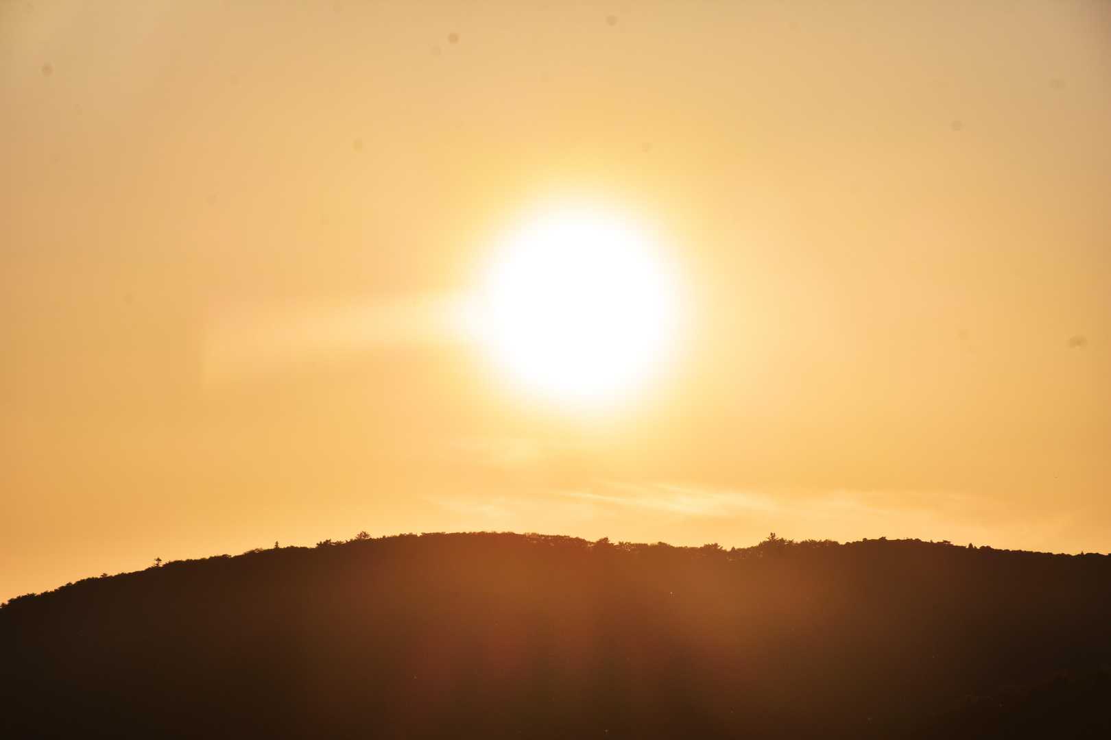 段ヶ峰山頂に夕陽