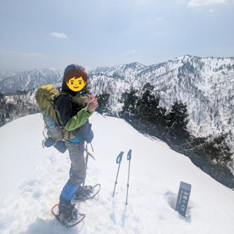 やはりワカンやスノーポンはあった方が良いですね📝無雪期は分かりませんが、雪の張り出し方によって籾糠山頂は狭く感じ休憩に適しませんでした😅