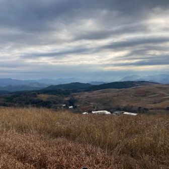 遠く彼方に阿蘇山
火山性の山々登り比べも楽しそう