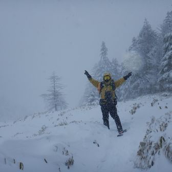 吹雪いてしまいました😅
同行者の要望により、雨池峠で引き返すことにしました。