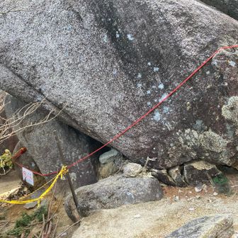 両親をおぶる長男
長男倒れたら一貫の終わり