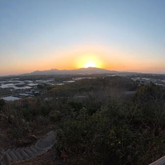再び弁天山戻って山頂より
ちょうど日没
