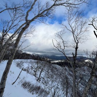 さぁ下山！
カゼツヨで手の先が冷たい🥶
ハードシェルのフードも被る

東ヌプカのビューポイント