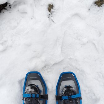 モンベルのスノーシュー装着しました。