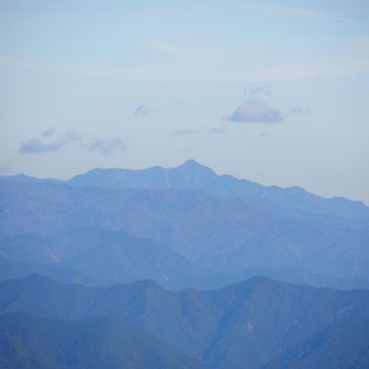 八経ヶ岳はわかる！
山と反対側は…