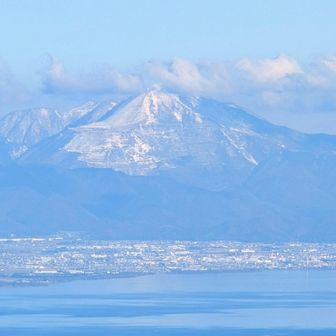 琵琶湖越しに伊吹山😍