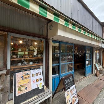お陰様でとても楽しい一日でした♪
200回というまだまだヒヨッコですが、今日を含めてその一回ずつが出会いの宝庫でした✨
みんなそのうちのどこかで出会った山友さん♡
これからもどうぞよろしくお願いします😊