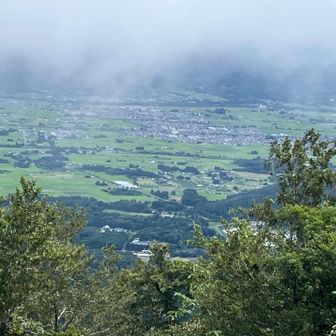 霧が流れる山頂からの矢巾町①
