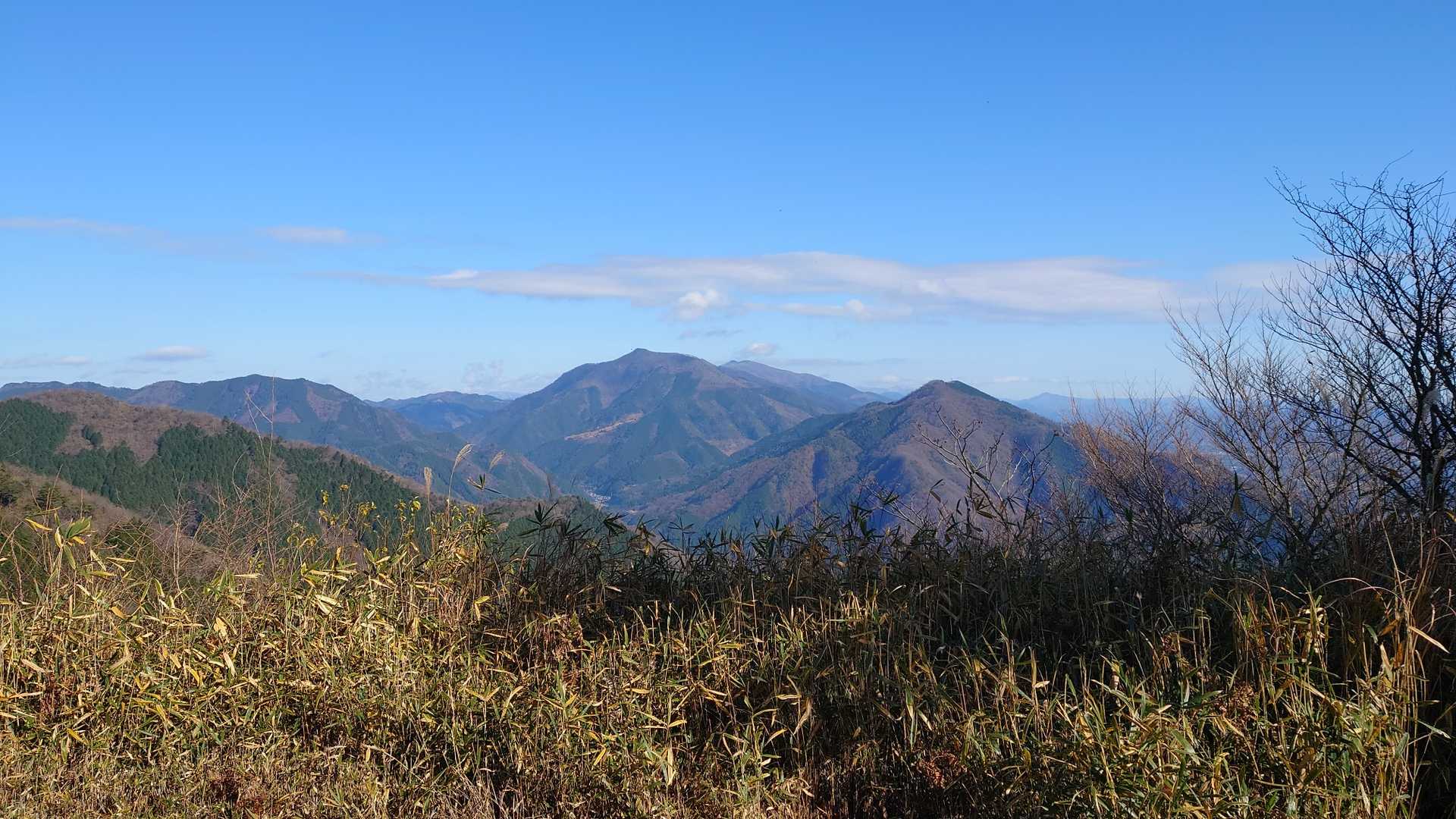 その②手前に山形仙、中央に広戸仙、奥に那岐山。左に公郷仙、大釈山