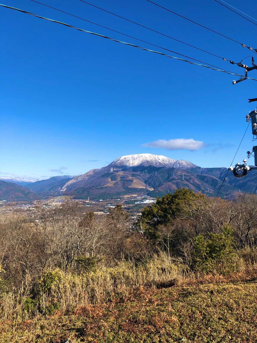 山頂からの伊吹山。最高にいい眺め。