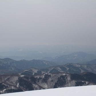 山頂からの八甲田方面
