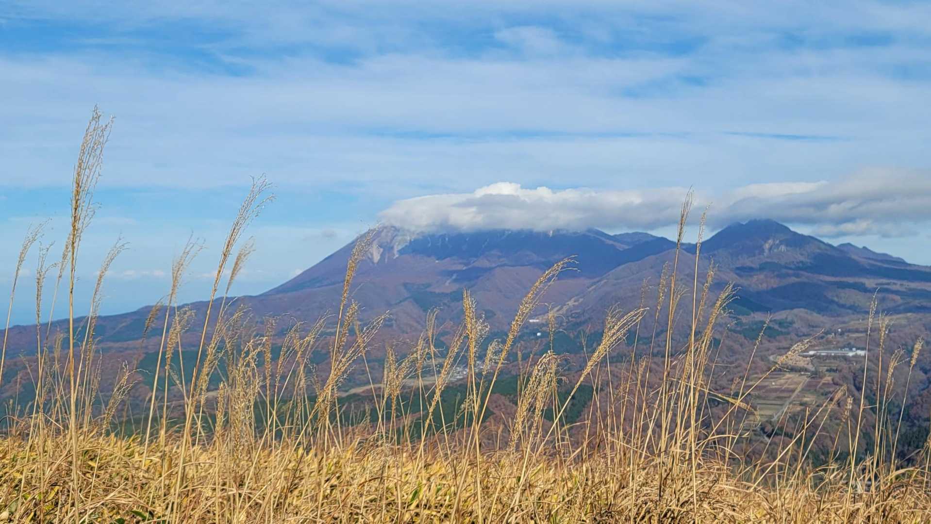 まだ大山はあたまに☁