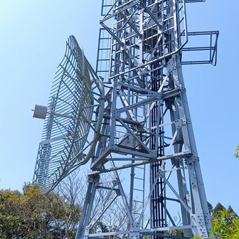 結構大きなアンテナです。何用か気になります