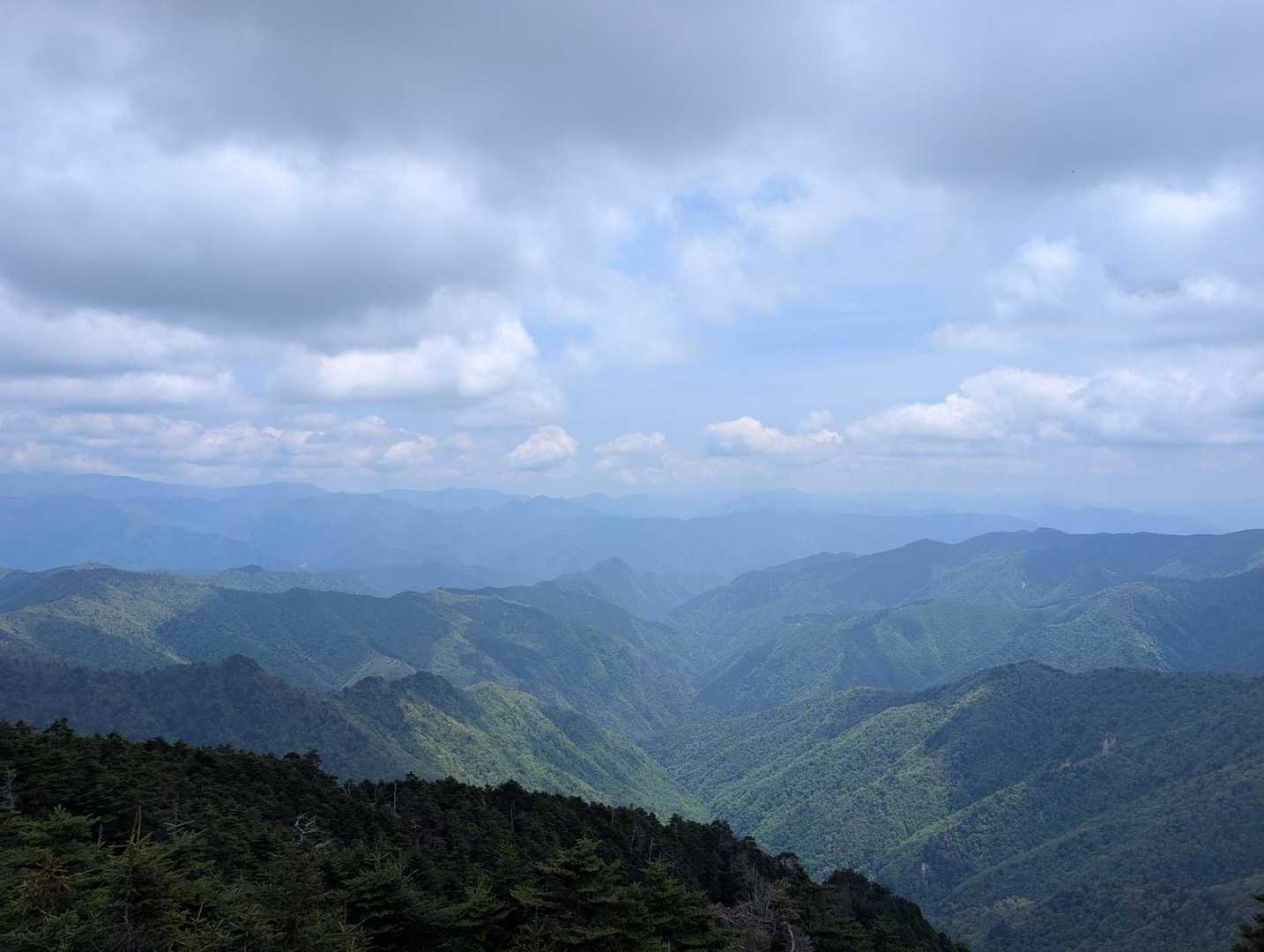 弥山で休憩して、八経ヶ岳山頂へ