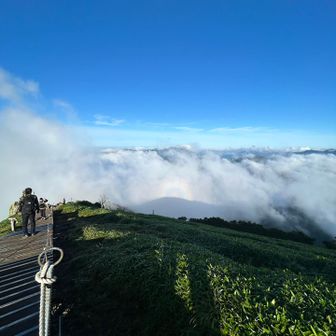 これはブロッケン🌈…？

＊初めて見て撮ってたけどすっかり忘れており
ひとつ前の写真でフォロワーさんが気づいてくれたのでより見える写真を慌てて追加
アースさんありがとう♪