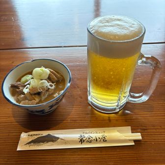 やっぱり🍺だね‼️山小屋グルメも（モツ煮）