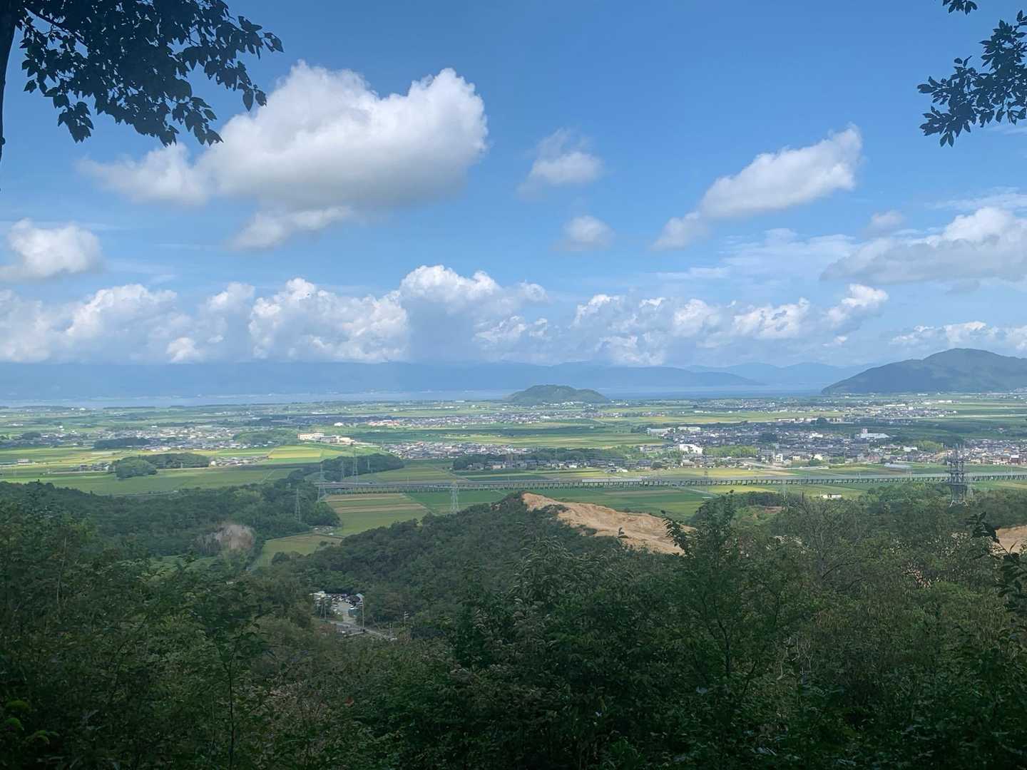 琵琶湖と比良山系