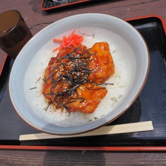焼き鳥丼
こちらは微妙…