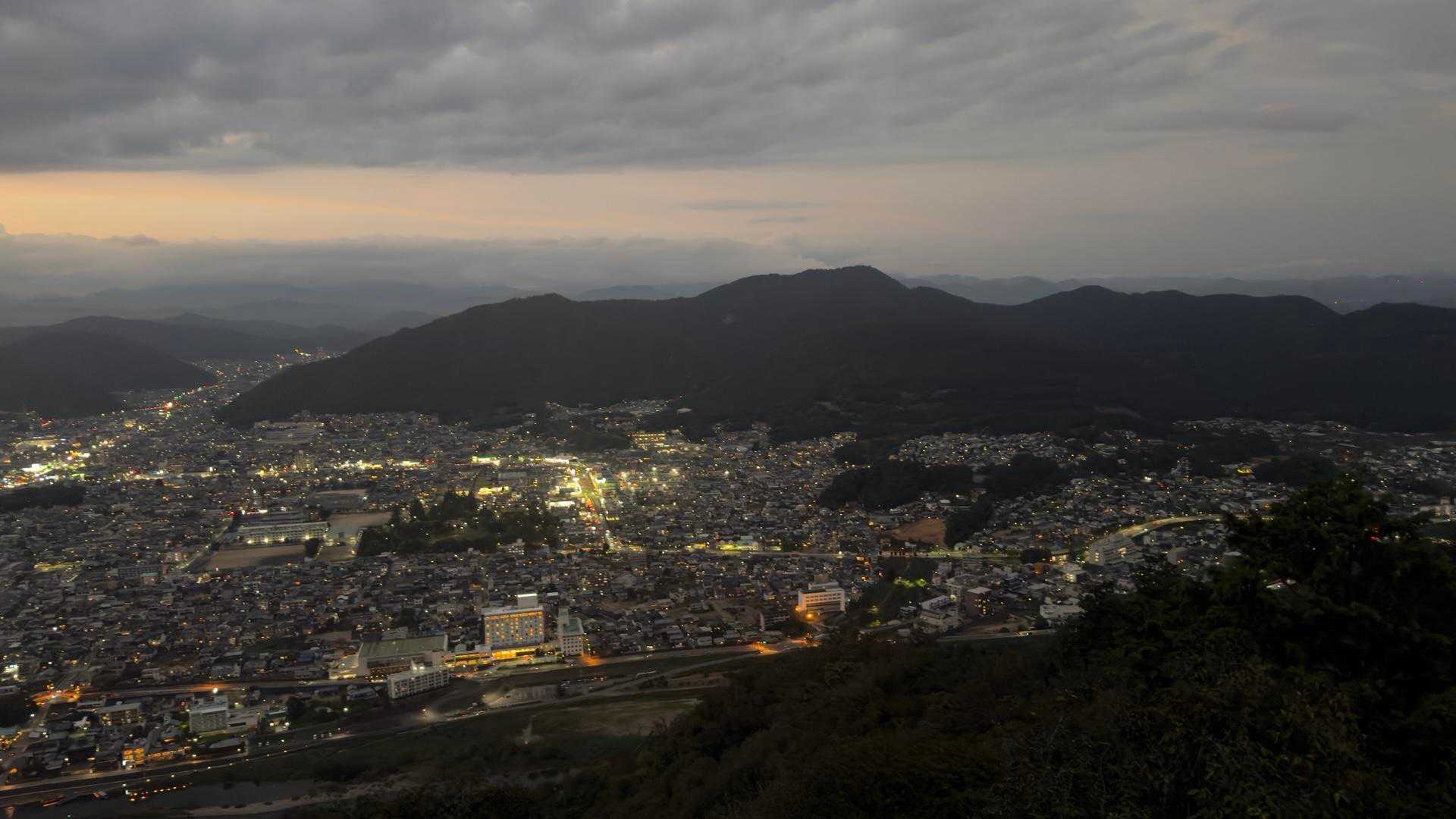 百々ヶ峰はしっかり見える。
空は高曇り。山と空の間は薄いブルーだったんです。とても良い空だったんだけどね。