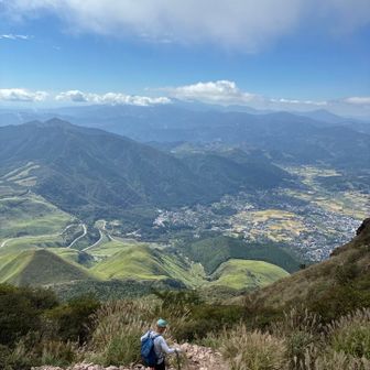 神奈川からバイクで一人旅🏍️
何泊もしながら九州の山々登るみたいで
最後は屋久島行くって仰ってました。

日之影も攻めるって言ってたので
鉾岳とか丹助、矢筈紹介したよ

東京のなんたら会の会長だから検索すると分かるっておっしゃてたよ🤤

すっかり忘れちゃった🫩