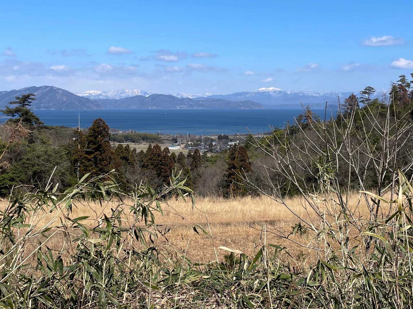 少し琵琶湖が見えます