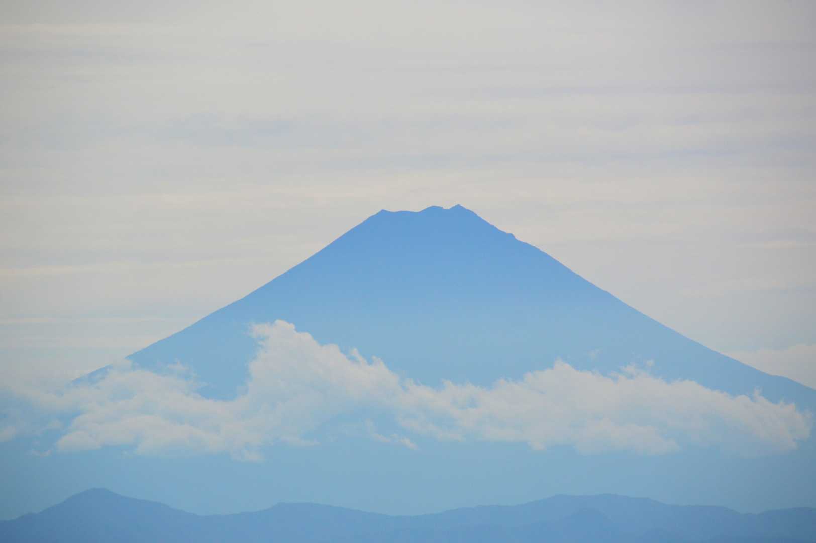 富士山🏔　ちょっと霞んでいますね
