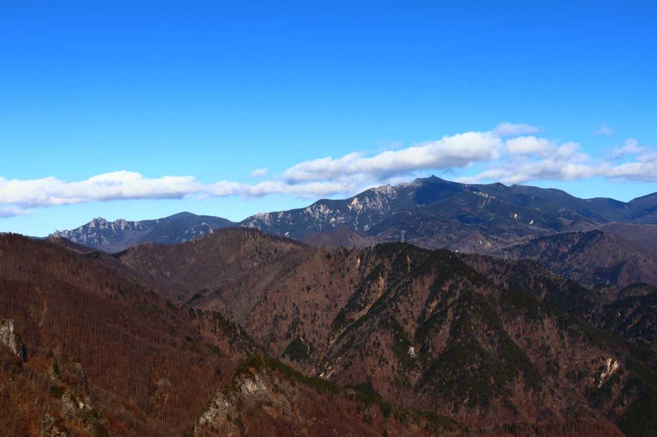 左から瑞牆山・小川山・金峰山⛰