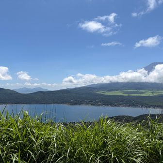 山中湖と愛鷹山も一緒に