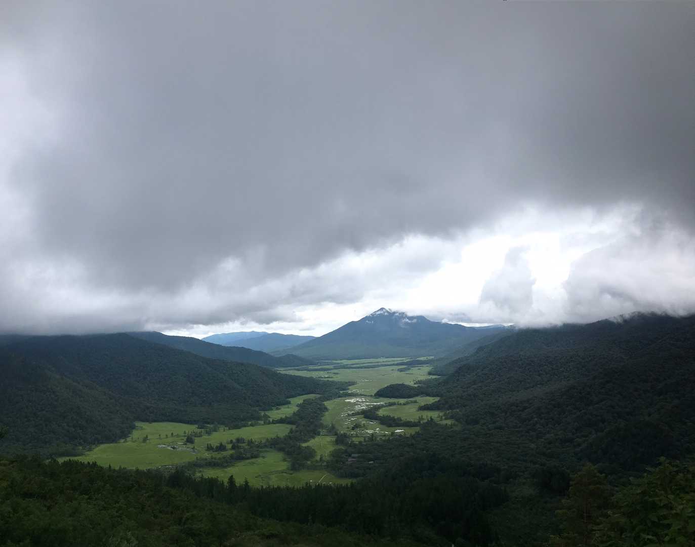 燧ヶ岳の雲が消えた瞬間を捉えました。