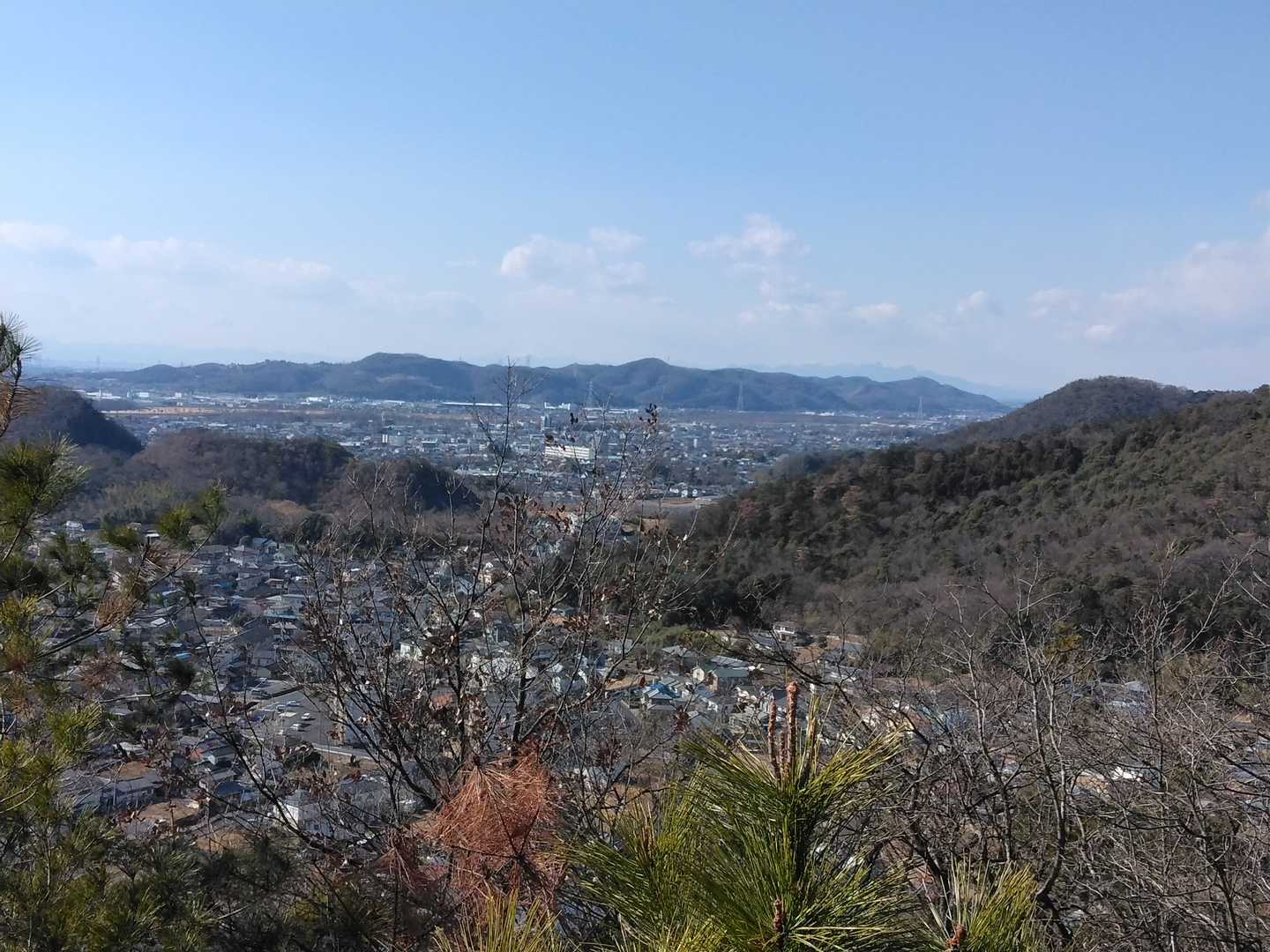 山頂からの
市街地と浅間山