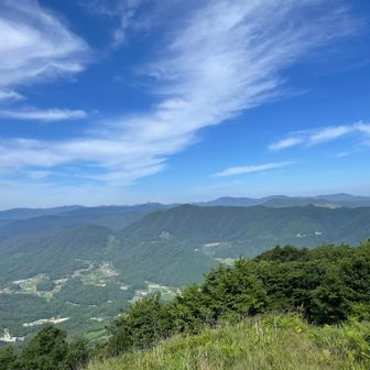 西方面。
左から、吉和冠山、十方山、恐羅漢山、刈尾山（臥龍山）、掛頭山、大佐山、大潰山。