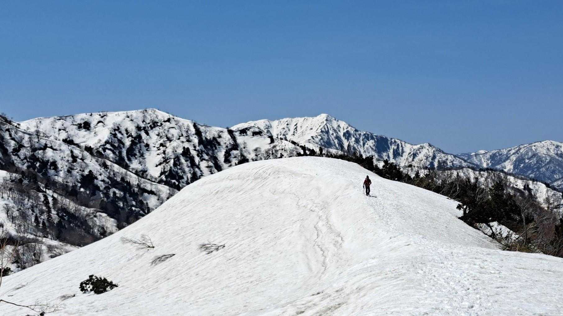 急登を登りきって、あそこが山頂