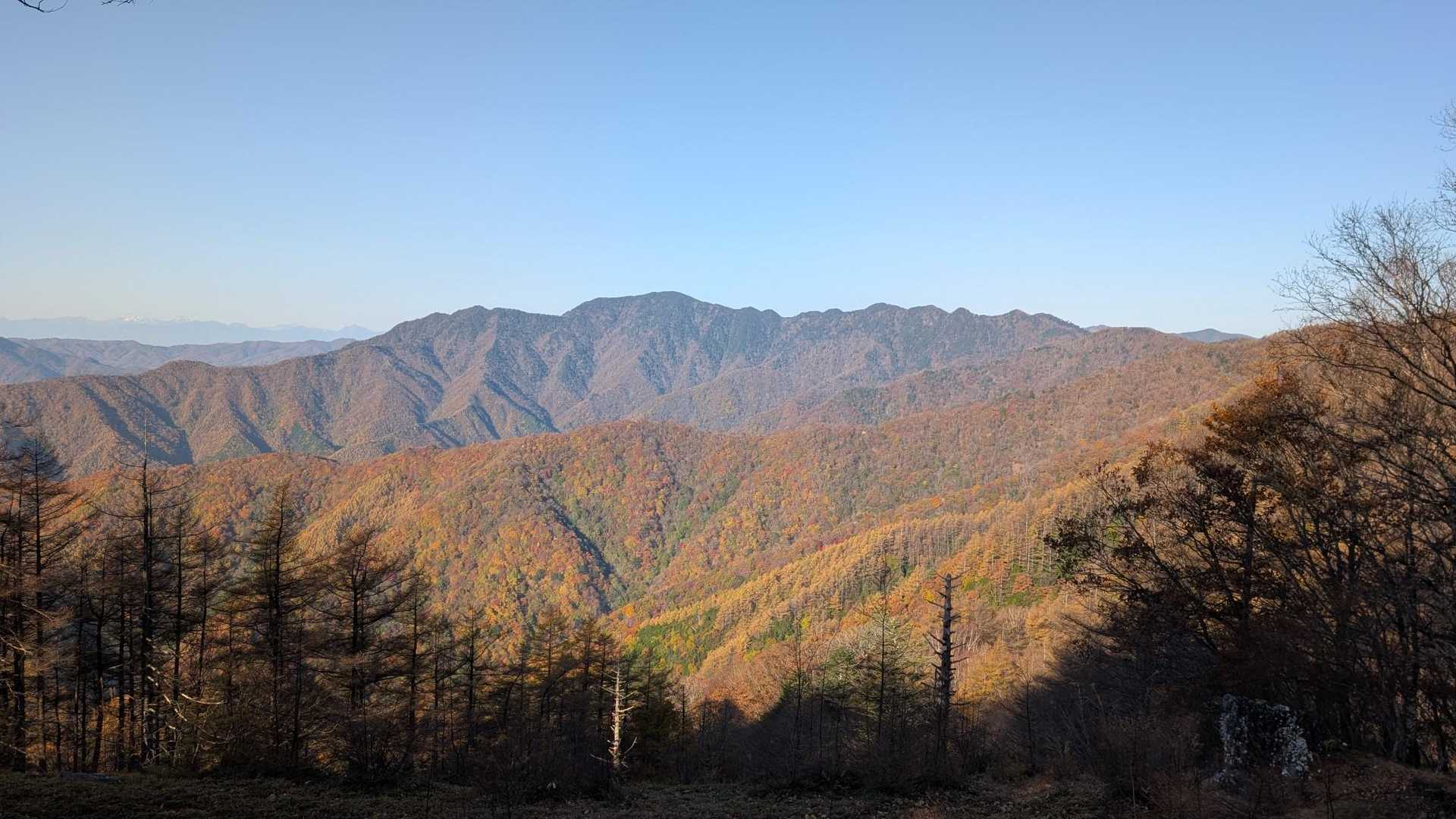 太陽さん🌞仕事し始めて山が綺麗に見えてきました✨