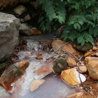 硫黄の川