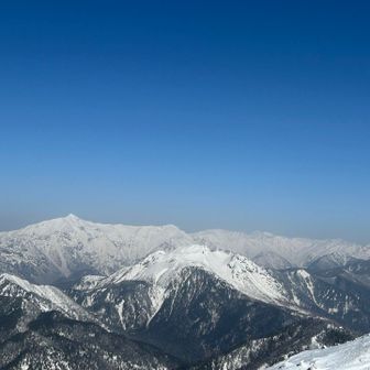 焼岳　奥に笠ヶ岳