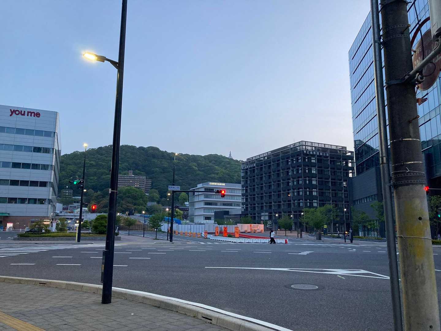 今日の目的地は仏舎利塔が見えるあのお山👆
日の出に間に合うか⁉️と思ってたけど無理っぽい😅