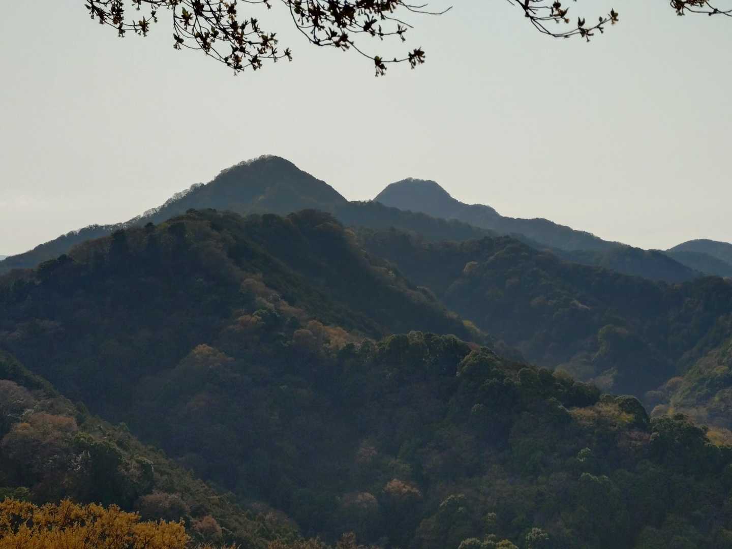 日守山からの大平山🫢