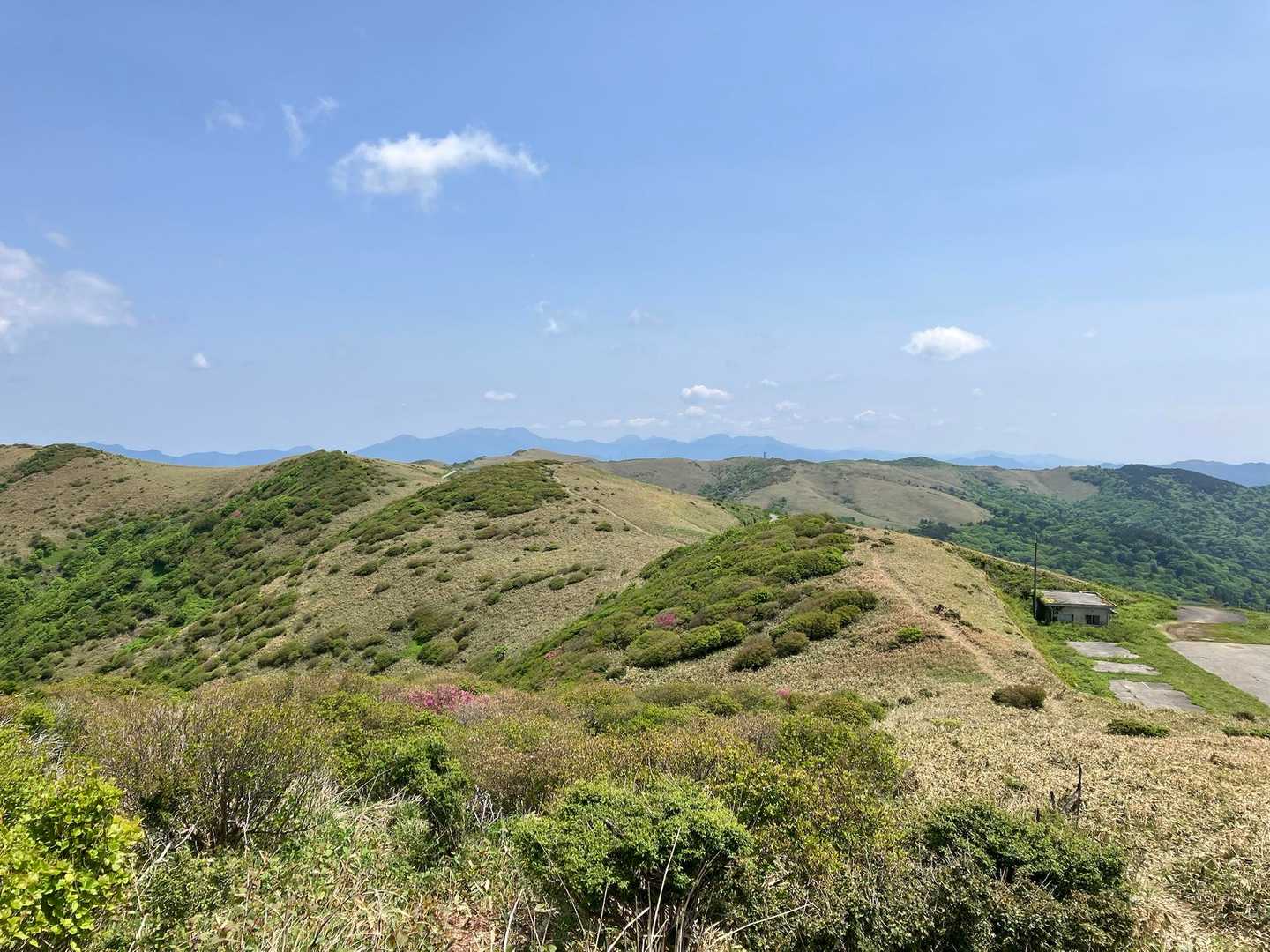 笠取山に登ってる途中から
歩いてきた稜線を振り返る⛰️