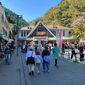 登山者でいっぱい