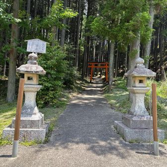氷室神社は入らずに、ここで手を合わせます