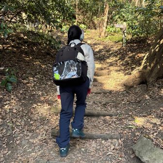 さて、男坂と女坂の分岐。当然私と娘は女坂。この先で85歳のご婦人としばし歓談🎵娘と姉妹に間違われて(ありえない🤣)気を良くした母です😘