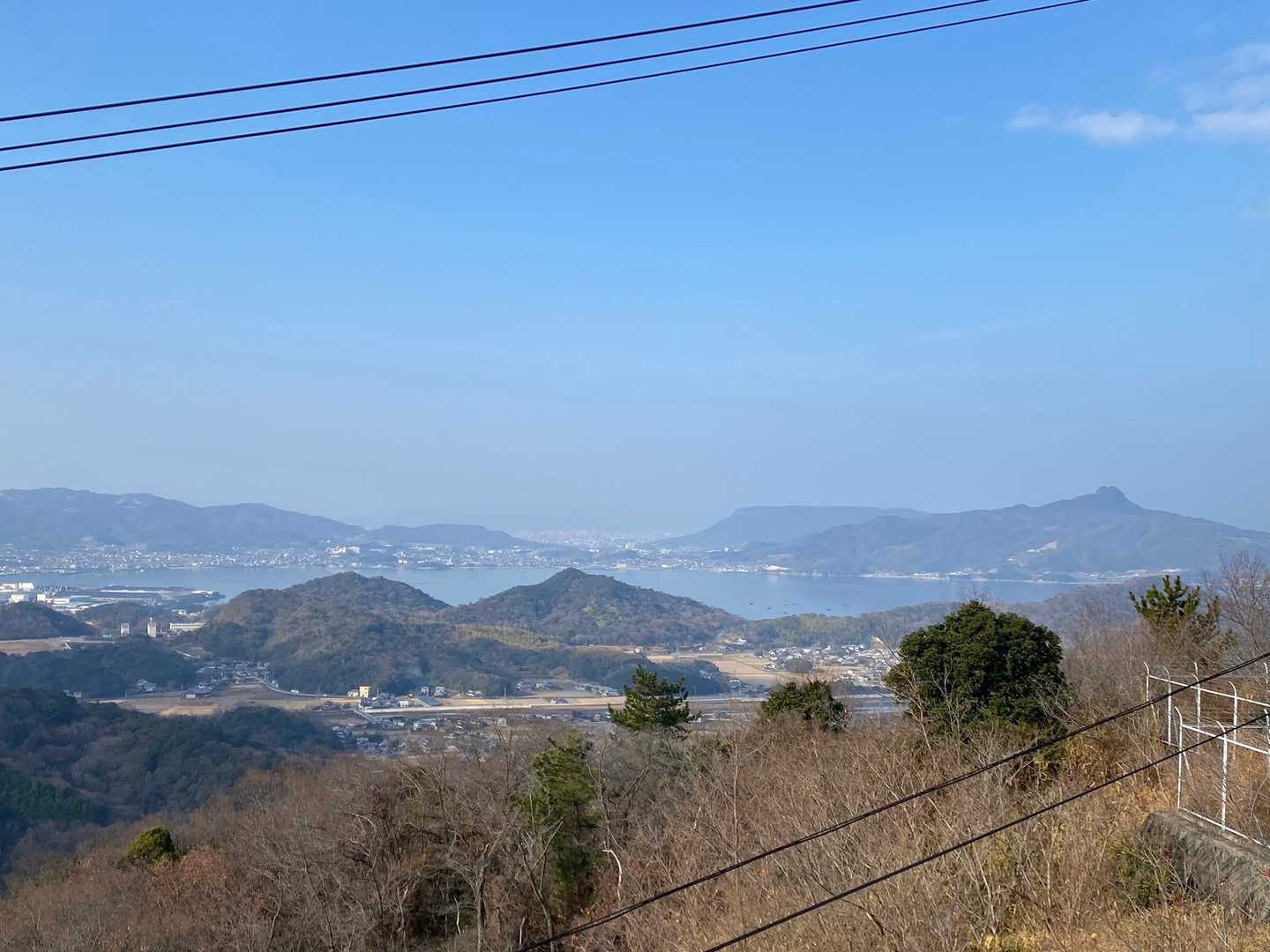 廃墟からの眺望①
ちとボヤけてますが、中央が高松方面です。