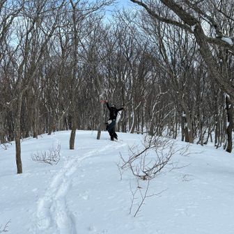 スノーシューで初登頂🏔️やりましたね！👏
足さばきが素晴らしい👍