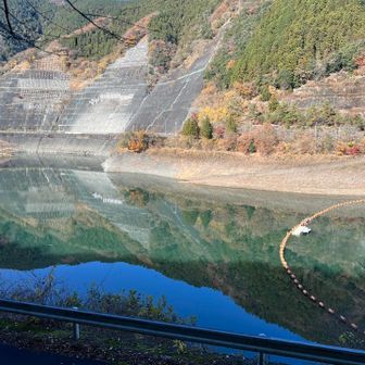 ダムも穏やかで綺麗